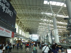 台湾新幹線　高鐵の左営駅にきました
シンプルで綺麗な駅です