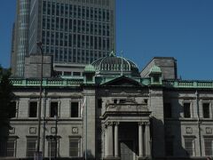 中之島にある日本銀行大阪支店。
ベルギー国立銀行を模したとのこと。

向かいは大阪市役所です。