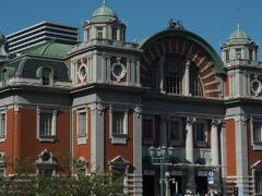 中之島のシンボル的存在の中央公会堂。
建築を手がけたのは
東京駅設計でも有名な辰野金吾です。

隣接する大阪府立図書館も同時期の名建築です。