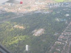 植物園（Royal Botanic Gardens, Kew）が見えると、もうすぐ空港です。