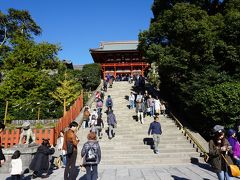 鶴岡八幡宮
北鎌倉・建長寺から、鎌倉街道の峠を越えて、鶴岡八幡宮へやって来ました。鎌倉に来る時は、いつもこのルート、北鎌倉が最初です。