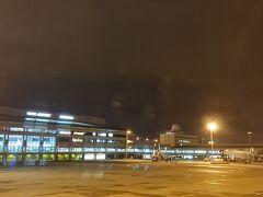 那覇空港に到着です。