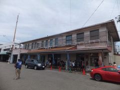 新金谷駅に到着します。大井川鐵道のターミナル駅です。ここで一旦途中下車して先ほどの精算と大井川鐵道の切符を購入します。