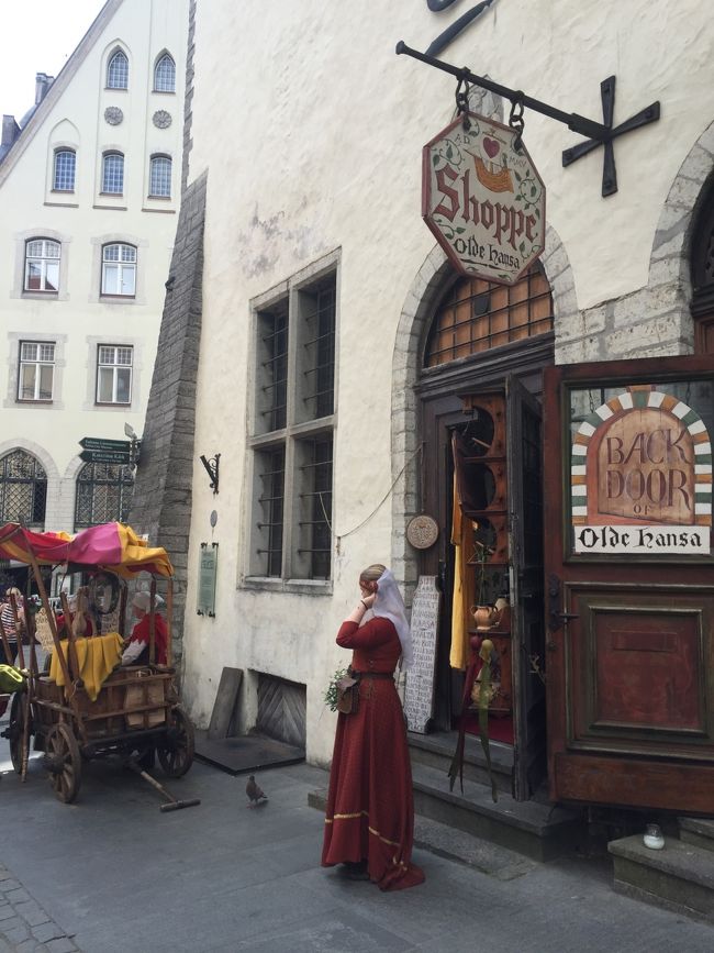 オルテハンザ<br />中世の雰囲気たっぷりで。<br />表で売ってるナッツを買おうかと思ってたのですが好みじゃなかった…<br /><br />さて、お昼の時間だ！<br />（つづく）