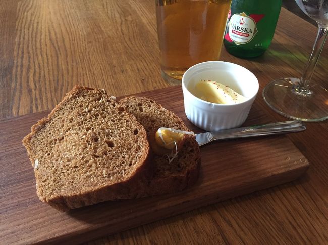 黒パンて実はあまり好きじゃないけど<br />美味しいものはべつ。<br />これは美味しかった。ふんわりして日本人好みかな。