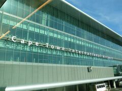 初めてやってきたケープタウン国際空港です。