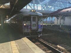 北見駅から、始発の特急オホーツクにて、旭川駅を目指す
特急オホーツクは、札幌と網走を結ぶ特急なわけだが、所要時間は５時間半近くで、私は、途中の北見と旭川の間だけだが、それでも３時間以上と、北海道の広さを感じる瞬間である