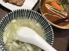 シャポーの中のいつもの牛タン屋さんでランチです。