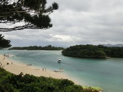 曇っていても海が青い！
さすが世界有数の透明度を誇る川平湾です。
