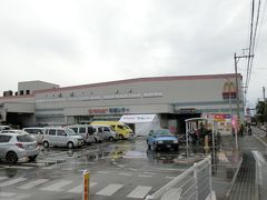 途中、サンエー前を通ったので途中下車します。

残念ながら石垣には百貨店はないので・・・
石垣一のショッピングセンター
「サンエー 石垣シティ」を楽しみます。
