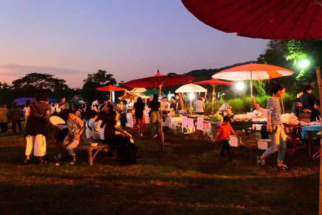 コムローイ祭りの屋台