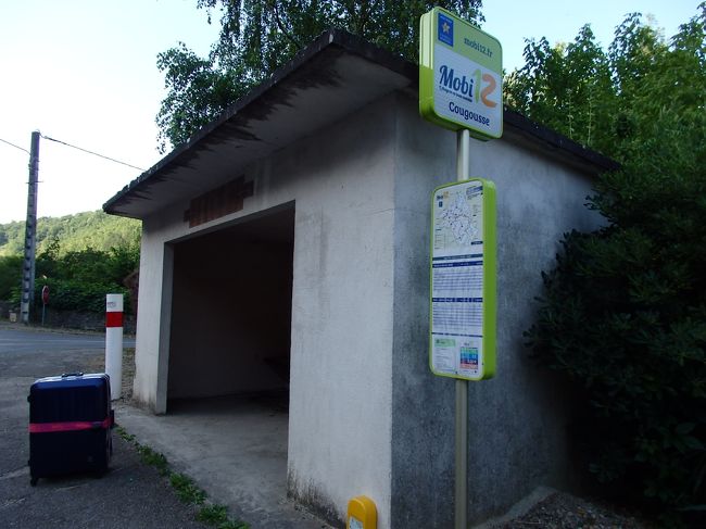 お宿近くのバス停でしばしバス待ち