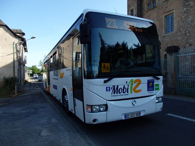 時刻表より数分遅れてやってきたバスです。