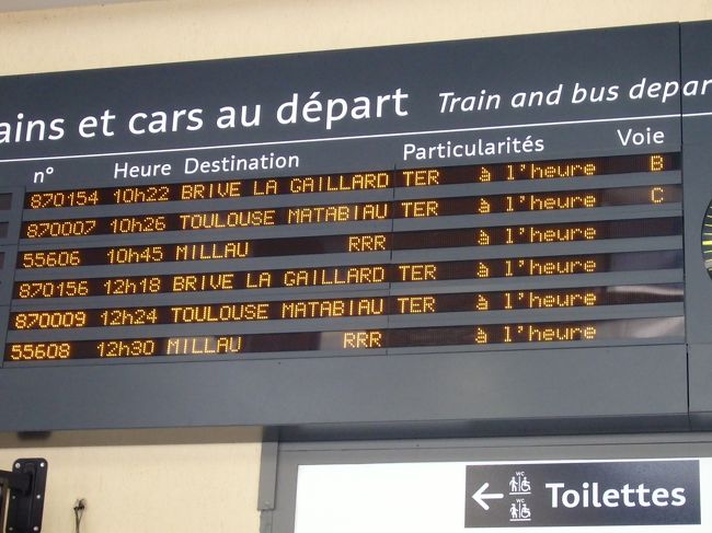 10:26発、トゥールーズ行きの列車の表示を確認