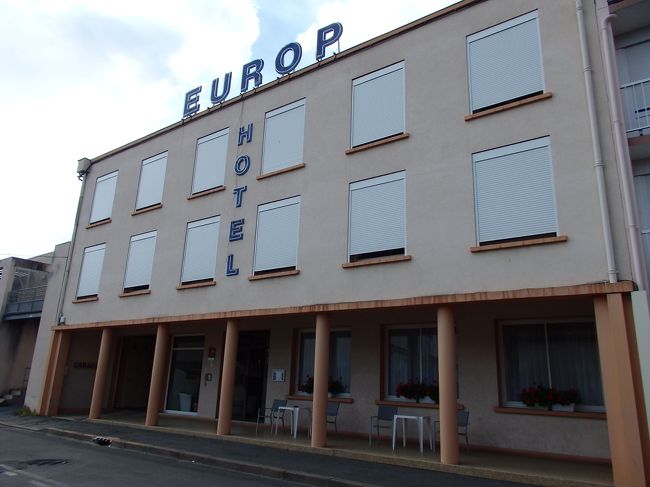 その中から、いろいろ悩んだ挙句、決定したのがBergeracという駅から徒歩5分のこのHOTEL・EUROPです。
