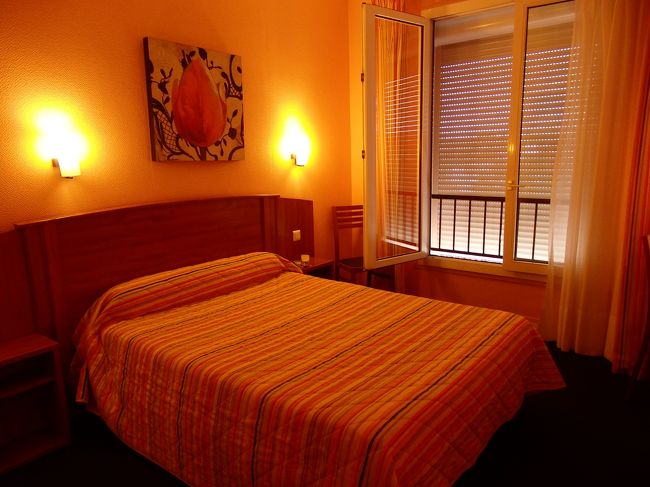 駅近で、見つけやすそうだったのと、ダブルのお部屋でバスタブ付き（旅先ではバスタブにはこだわらないのですが、シャワーオンリーよりは少しだけでもゆったりしていそうなのかな？と）