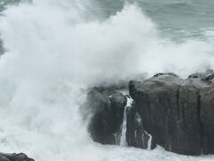 台風接近中！ 海面は大荒れ！