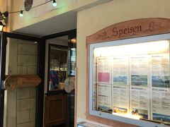 フランクフルトで、まだレストランに入っていなかったので、今日のお昼は、こちら「パウラナー・アム・ドム」でいただくことにします。
大聖堂のすぐ裏にあるレストランで、本店は、ミュンヘンにあるそうです。