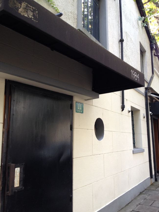 隠れ家カフェ。<br />中はとても混んでいて、朝早くから席取りしないと座れなさそうだったのであきらめました。