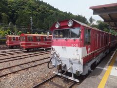 今度はアプト鉄道に乗車します。アプト鉄道に乗るのは初めてです。機関車は後ろ側に付いています（後ろからプッシュバックする形です）