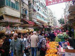 油麻地街市（Yau Ma Tei Market）

朝食後の散策、市場があった。たくさんの人で賑わっている