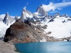 ようやく着きました、Laguna de Los Tres (標高1170m)。フィッツロイ山(標高3359m)の雄大な姿がばっちり見えます。3度目の正直が叶いました。ここに着いたのが1時過ぎ、山を登る前に道を間違え30分ほどロスしたので、本当なら1時前には到着していたはずです