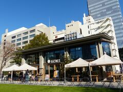 さらにその向こうには、オサレなカフェ“Racines FARM to PARK”があります。
http://racines-park.com/