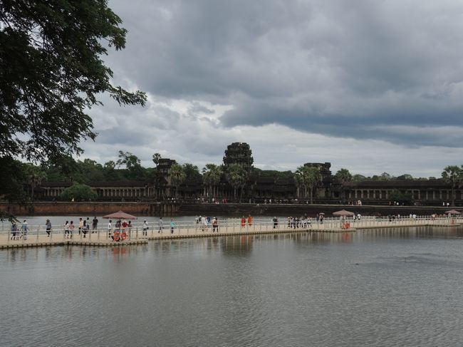 昼食を終えてやってきたのは、カンボジア観光のメイン、「アンコール・ワット」