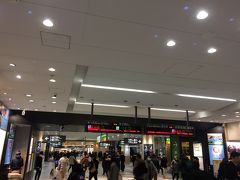 池袋駅到着。時間があるのでウィンドウショッピングを楽しもう。