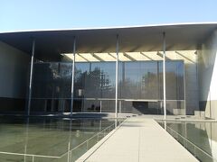 前回、見逃してました。表慶館の裏手にあって気づかない。隠れてる！
谷口吉生さんの建築だそうです。