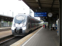　エアフルトの駅からはヴァイマールまでハレ行きのローカル列車(RB)に乗車。エアフルトからヴァイマールまでは約15分です。