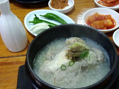 釜山最初の食事は
参鶏湯

暖まります。