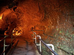 溶岩トンネル(Thurston Lava Tube)は歩きやすいように整備されています。
（現在は閉鎖？）