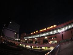 というわけで仙台駅。
現在の時刻は、朝の6時すぎです。まだ真っ暗。