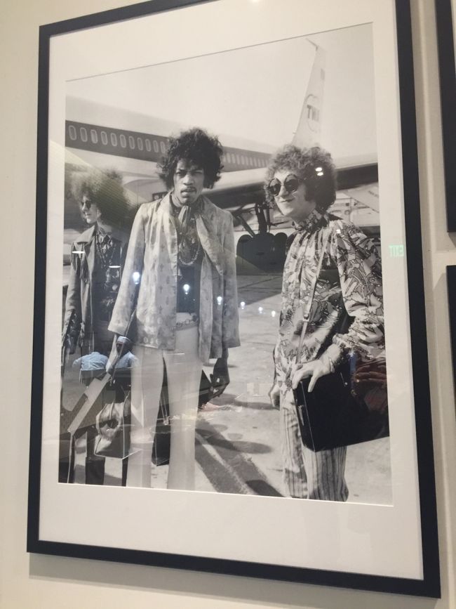 搭乗ゲートに近いUAの代替えラウンジより 前のユナイテッドクラブがあった場所の裏から歩いて三分ぐらいのセンチュリオンラウンジに顔を出して見る事にしたのです♪