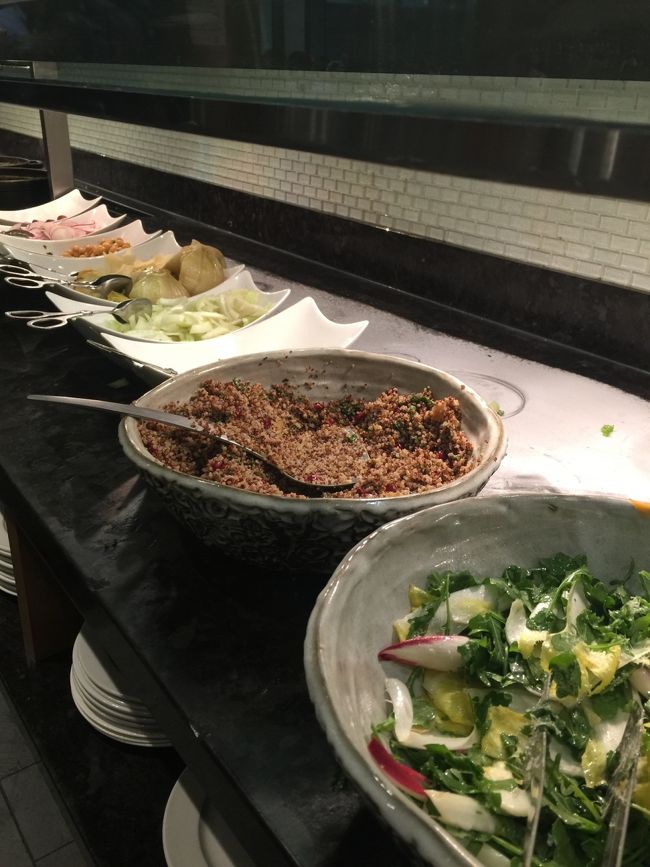 キンアサラダ♪ 10時半に入って 11時にクローズと言うバタバタタイムだった、みなワインやハードリカをぐいぐい飲んでいたのである<br />