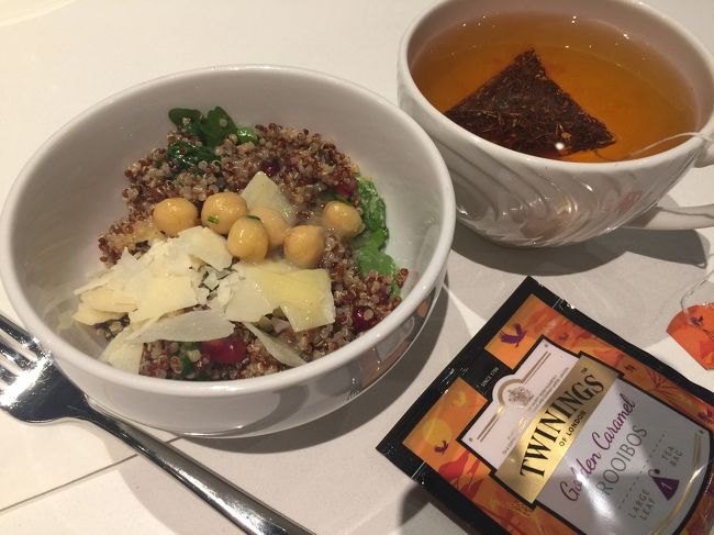 トワイニングも悪くはないが以前はマイティリーフで地元の会社のだったのだが 原価が高かったのでせうね<br />キンアサラダボウルを作って、オリブオイルとヴィネガーとチーズと♪