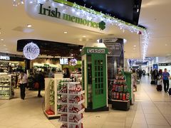 早朝のダブリン空港は、意外と稼働中。

最後の買い物タイムです。IrishのMemoryもここで購入可能。