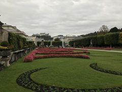 ツアーのバスで始めの目的地であるミラベル宮殿の庭園を訪れました。
一般開放されており入場料等はありませんでした。