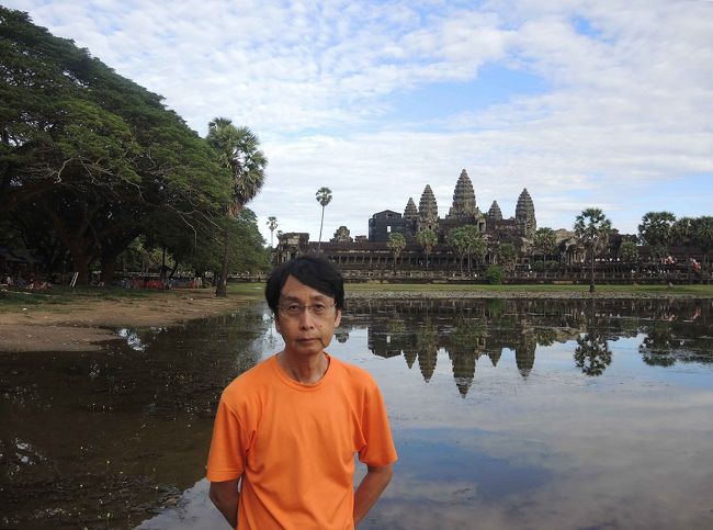 これにてアンコール・ワット観光を終了<br /><br />夕日スポットのプレ・ループへ向かいます。<br /><br />空は雲が多く、どう見ても夕日は望めそうにありませんが、行くだけは行ってみましょう。（私一人なら、ホテルに帰って･･･という話もありますが、他の参加者もいますので）