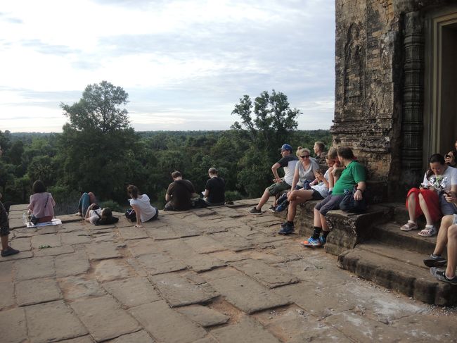 上で日没を待ちます。