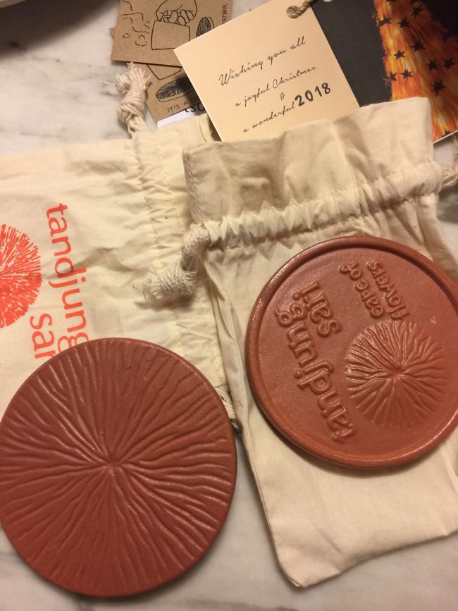 アップで、、<br />ケープオブフラワー模様、、<br />カド・ブティックで売ってたTシャツは前からあるのを<br />ちょっと変えた、、一応　新しいデザインのものだったｗ<br />だから　買わなかったｗ