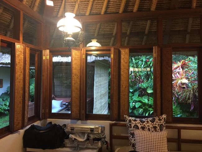 外を見ながら、、東屋も見える♪