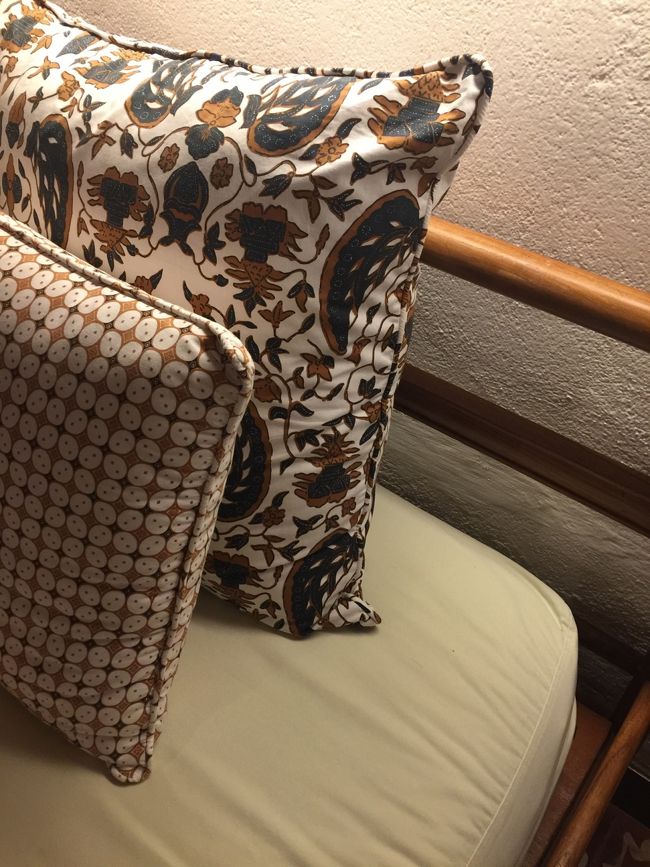 バティックのクッション♪