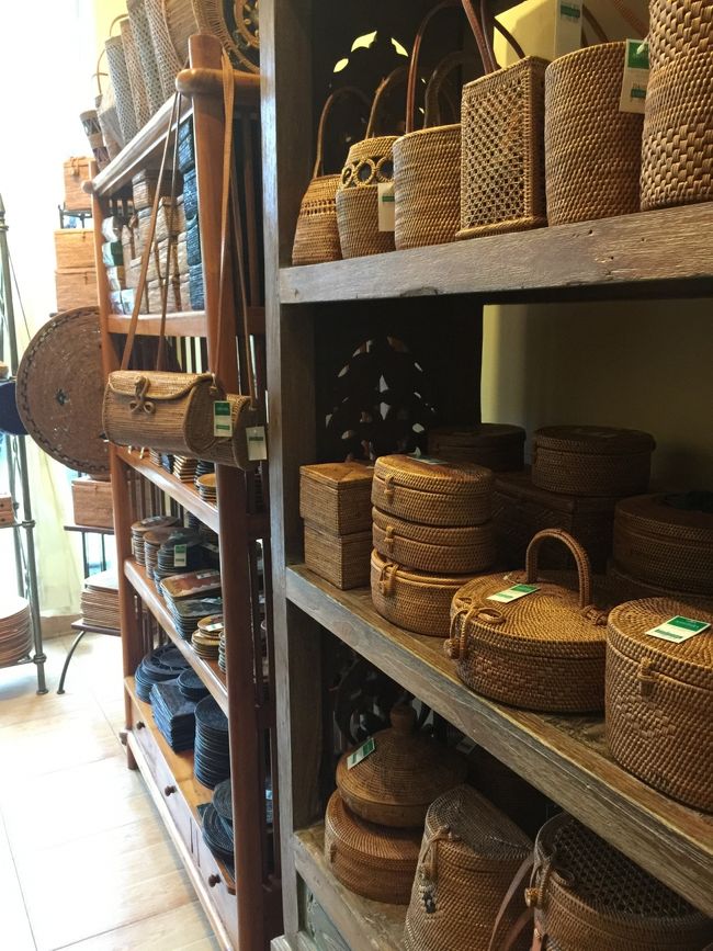 アシタバでは　なんとバティックを２、３枚と、、頼まれていたコースターを買った♪