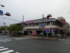 　熱海の街、海岸の早朝散歩。「ジョナサン」って北海道には無いんですよ。