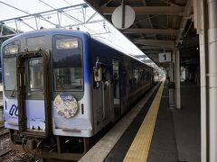 本日の目的地である和倉温泉駅に到着。
こうして写真撮ってると、
アニオタに思われそうw

そういえば、年末に大船渡線に乗る予定だけど、
もしかしたらピカチュウトレインに乗ってしまうかも・・・