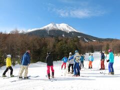 僕の知っているマイアではない陽気
まるで3月の陽気
マイナス12～15°を想定していたから
着込みすぎて暑いです
雪は、まぁ少な目ですが滑るには問題無し
上部もオープンしてましたよん

パウダーはありませんでしたが
3年ぶりなんで勘弁してやります
