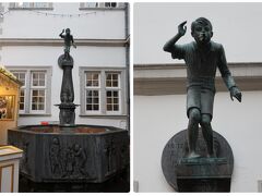 Schängelbrunnen（シェンゲルの泉）

コブレンツの名所のひとつ。この腕白小僧、突然水を噴き出すそうです。
でも、冬は彼もお休みということで、安心して写真撮影。

ちなみにコブレンツのクリスマスマーケットのマグカップは、腕白小僧がデザインされています。