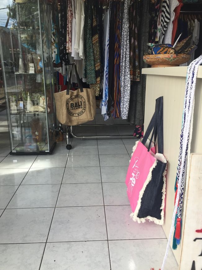 このお店も　中を全部見てないけど　Akreaみたいな雰囲気のあるお店です♪